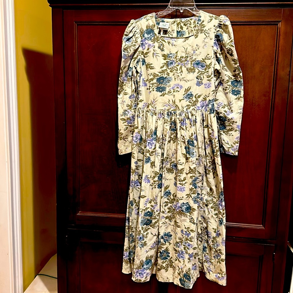 Corduroy Laura Ashley Dress with pockets, GORGEOUS, like new, US Women’s Size 4
